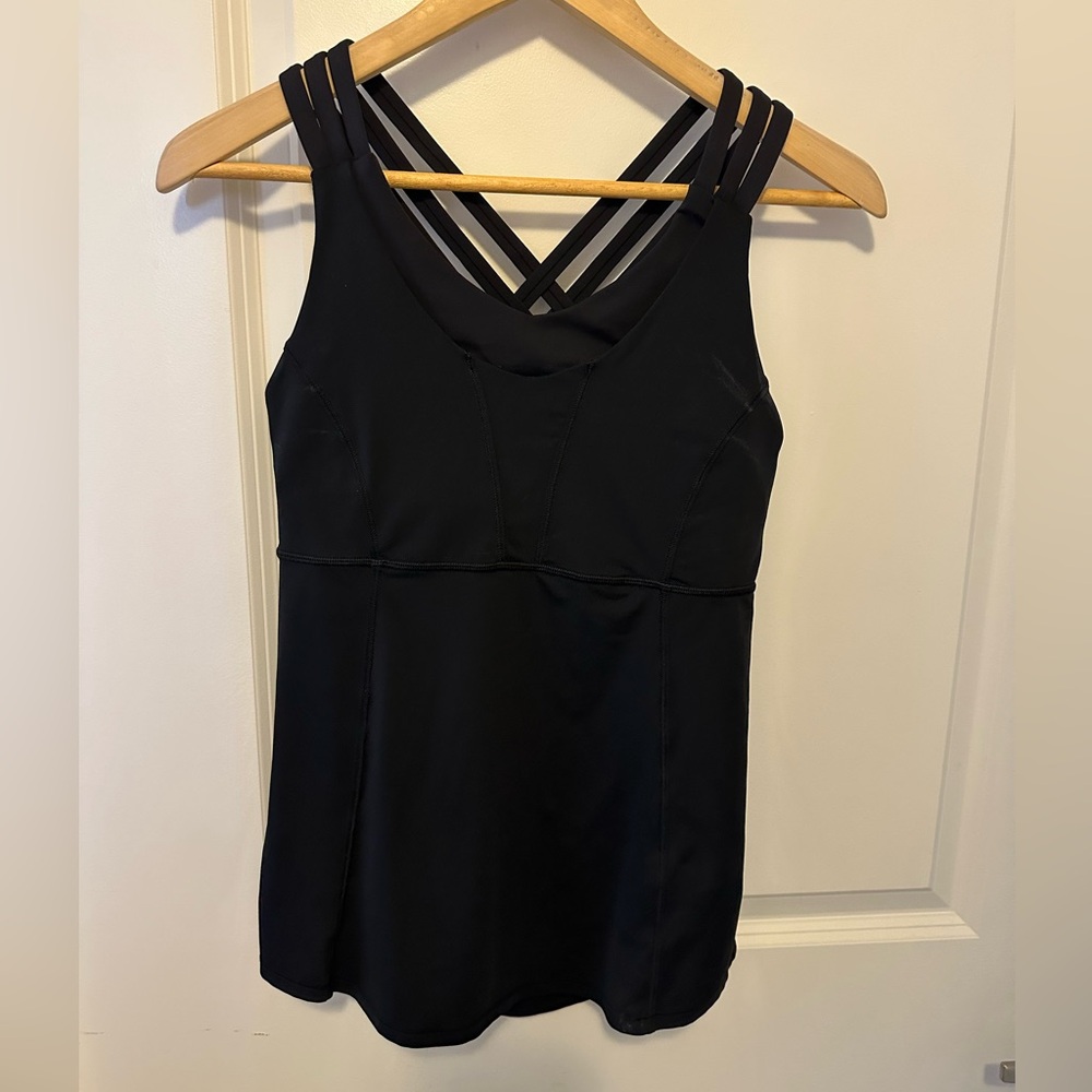 Lululemon size 8 black tank. Can add padding. EUC